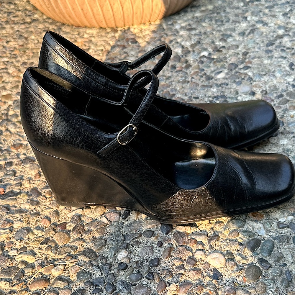 Nygsrd Collection Mary Jane style wedge, black, size 7